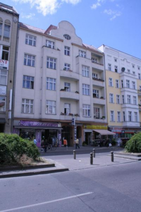 Отель Hotel am Hermannplatz  Берлин